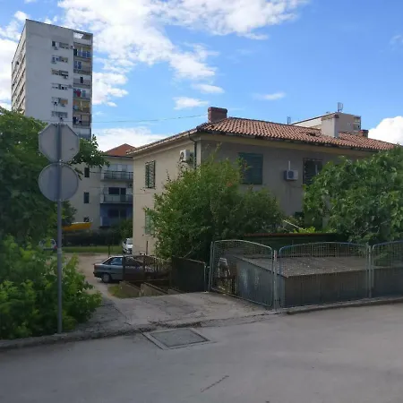 Apartment Mirjana *