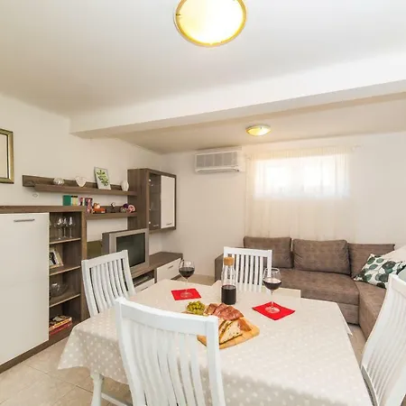 Mirjana Apartment *