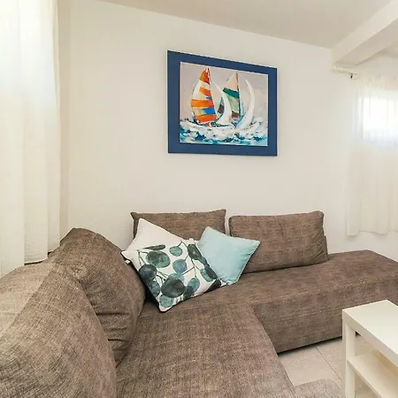 Mirjana Apartment *